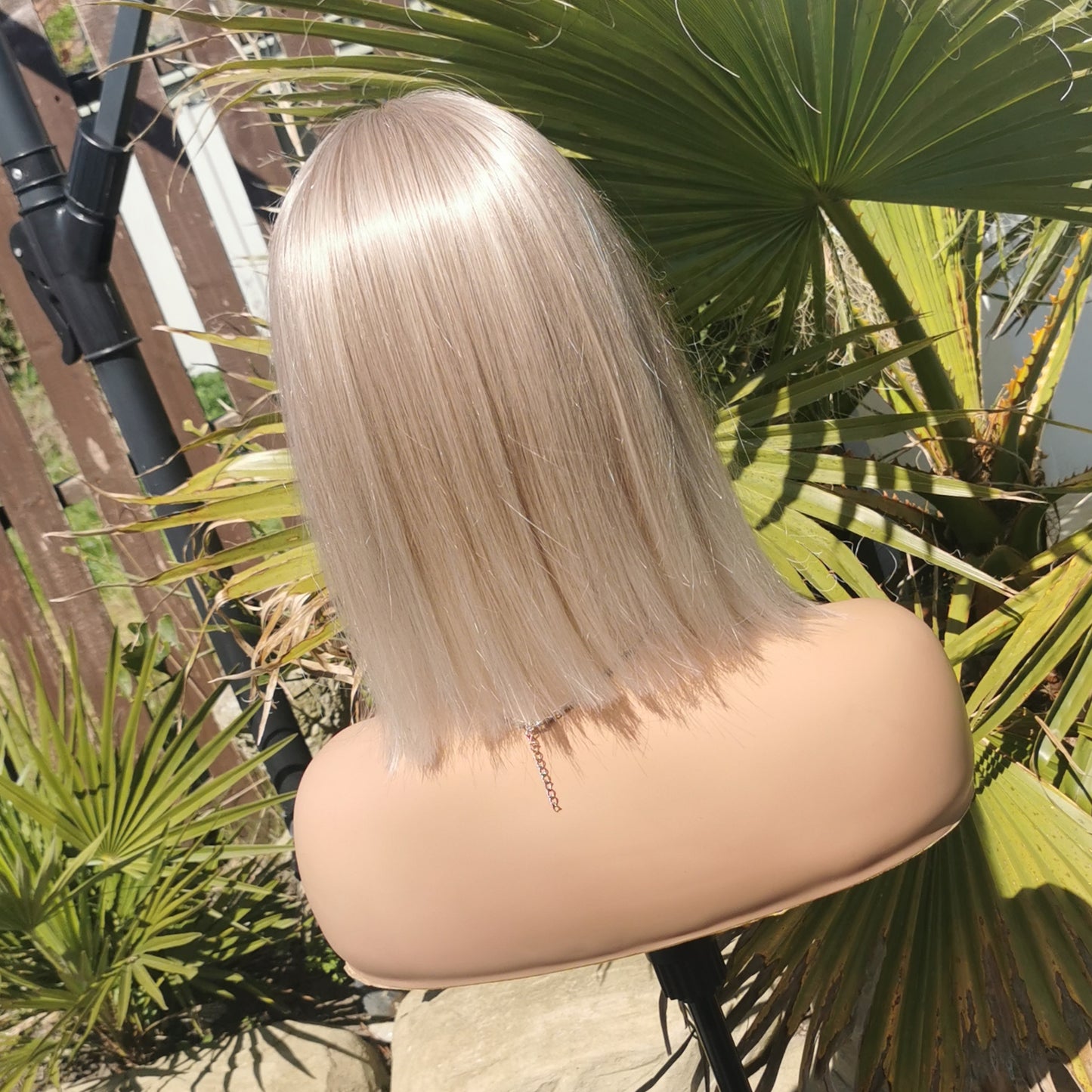 Pearl Bleach blond synthetic wig - Keshleysheadshop