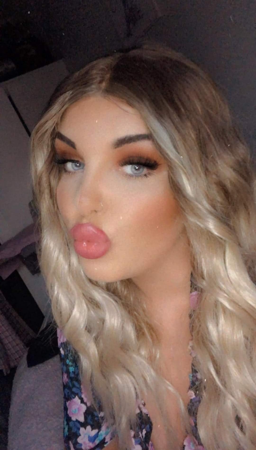 Kesha blonde synthetic wig - Keshleysheadshop
